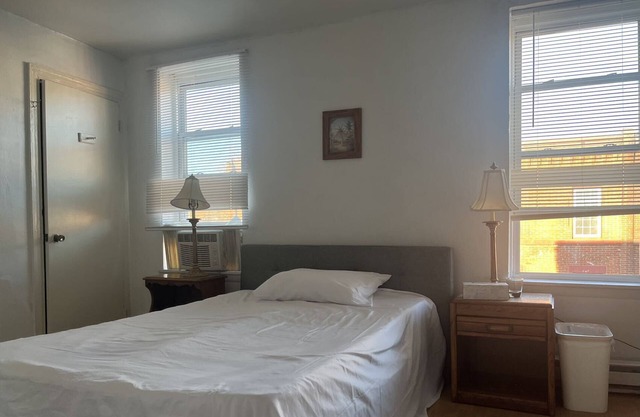 3rd Floor Apartment with 2 bedroom Queen size, 2 bathroom, Quiet, Private place