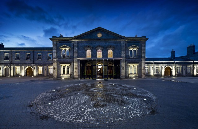 Lujoso-Ático-Baño Privado-Balcón