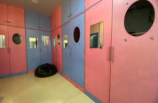 3RK Ac Apartment in Khar West near the station