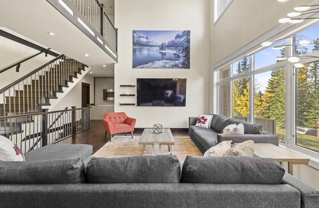 4,000 sq2 Luxury Home with Amazing Amenities