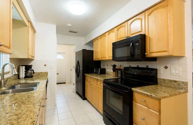 4/2 Hibiscus House: Near Downtown SRQ/Siesta Key!