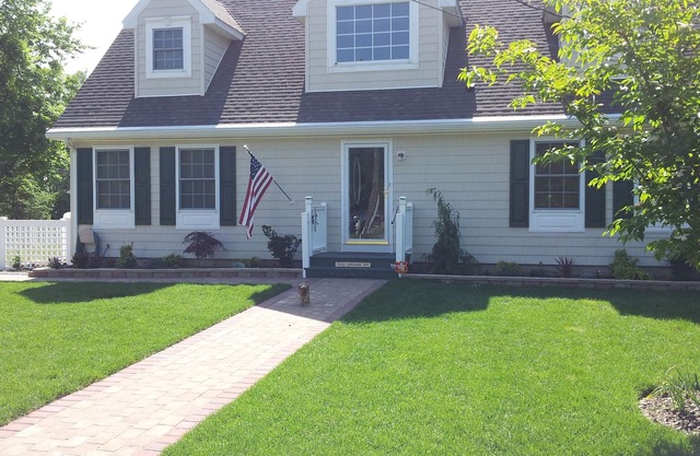 4 Bd 3Bth con patio cerrado y piscina climatizada cerca de todo el North Fork