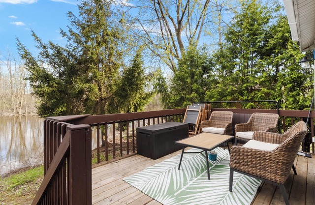 ==> 4 bdr 2 full baths, renovated house in Île-Perrot, Quebec.