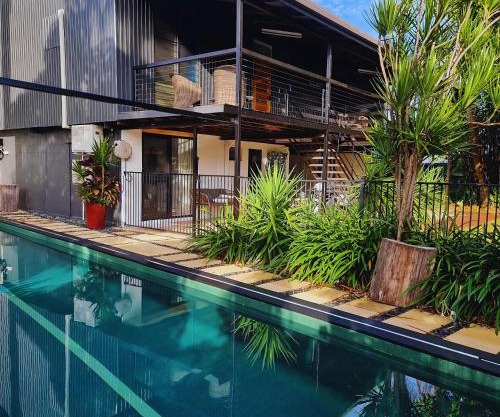 4 BDR Airconditioned Tropical Escape, Lap Pool & Parking for Caravans, Boats and Trailers