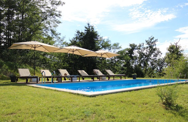 *** VILLA de 4 hab en las colinas de Ivancica - piscina privada, bañera de hidromasaje, gran terraza + vista