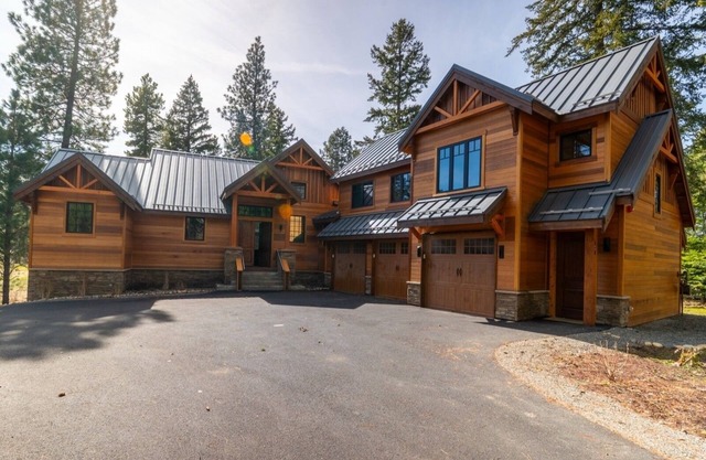 4-bdrm en-suite on the 13th fairway! Ev charger, Sauna, Steamshower & hot-tub