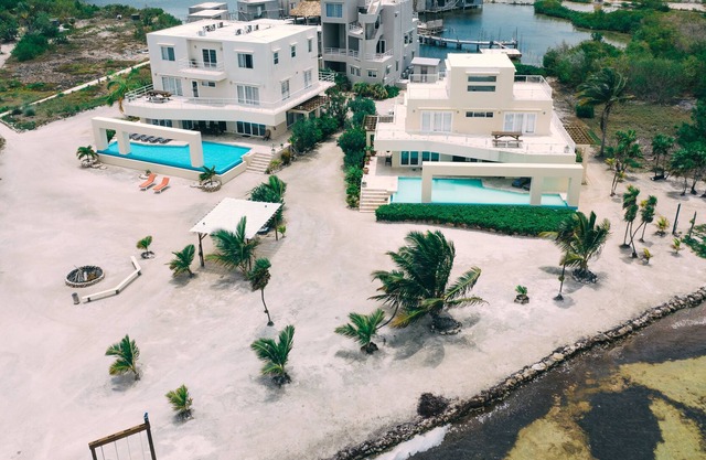4 BDRM Private Villa w/ pool