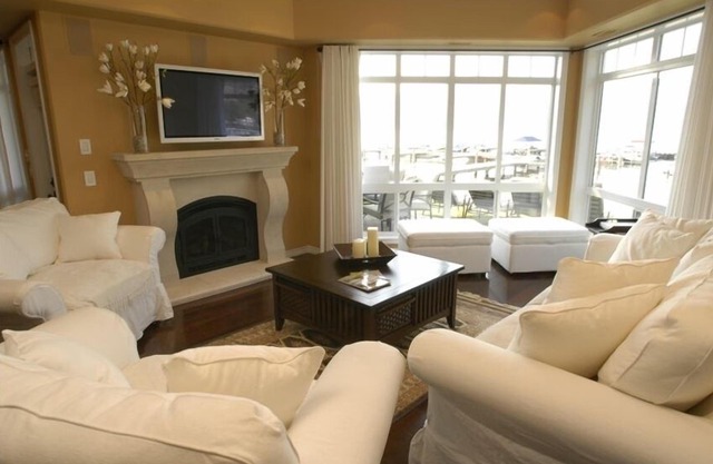 High End Luxury Lakefront TH, Familia Pamper U & Ur