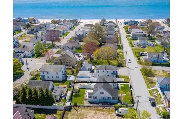 4 BED/2 BATH -PRIVATE BEACH: OLD COLONY