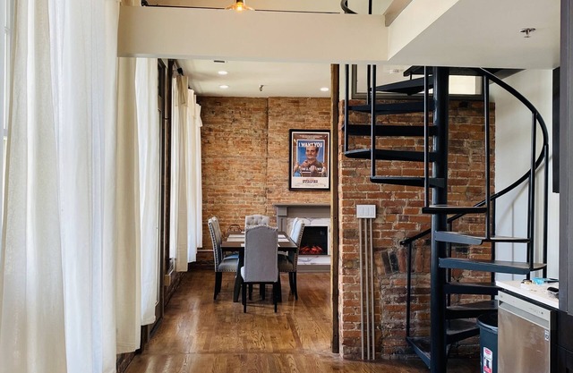 3 Bed, 3 Bath Loft in Downtown Louisville! Amazing River Views! Private Deck!