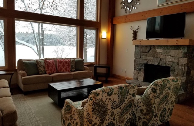 4 bed 3 bath Villa on Lake Muskoka!