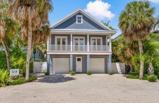 4 Bed 4.5 Bath Family Friendly, 3 Blocks to Gulf