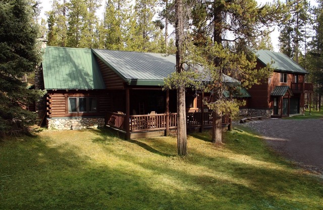 4 Bed 4 Bath - Minutes from rivers, lakes, fishing, kayaking.