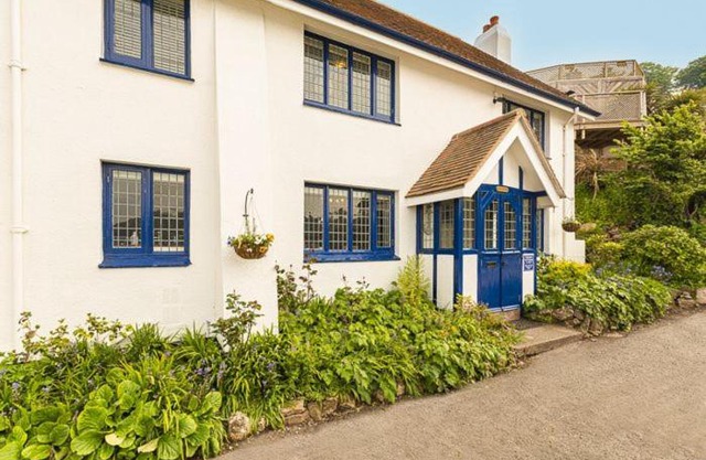 4 Bed - Beach Cottage