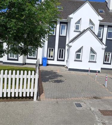 4 Bed By The Sea