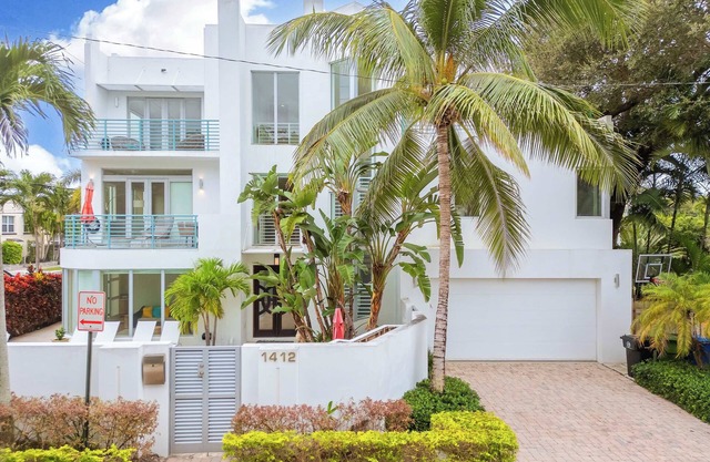 4-Bed + Den with pool in Las Olas, Ft Lauderdale