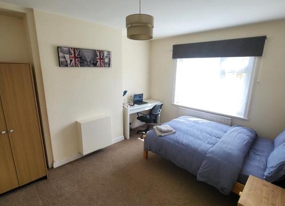 4 Bed Family Home+Warwick Uni+4 Parking bays