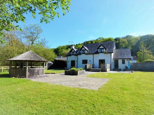 4 Bed in Oxwich 74984
