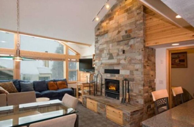 4 Bed + Loft, Gorgeous Kirkwood Condo