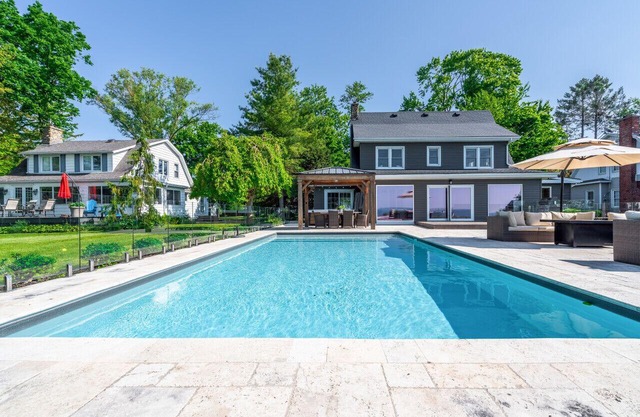 4 Bed Lux Oasis with Salt Water Pool Close Nov 1