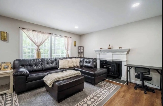 4 Bed Moroccan style,min to UNC,Kids Essentials,Crib,next to Golf & restaurants