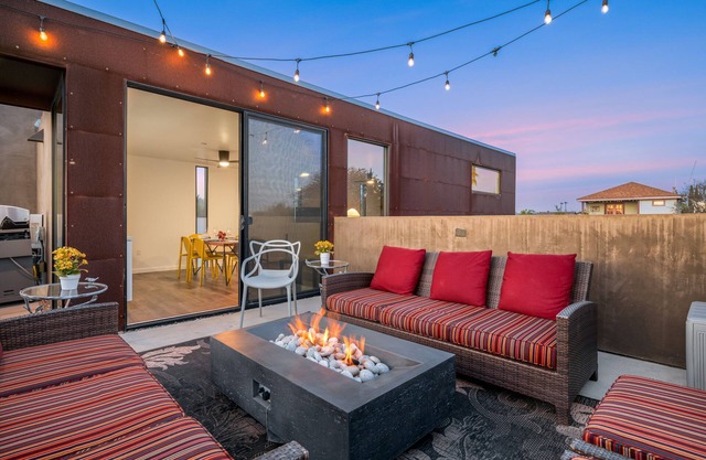 4 Bed Penthouse w/City View Deck and Firepit. Near Zoo