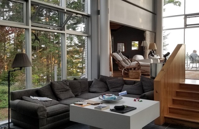 Alquiler de vacaciones de 3 dormitorios en Chester Basin con muelle privado y playa.