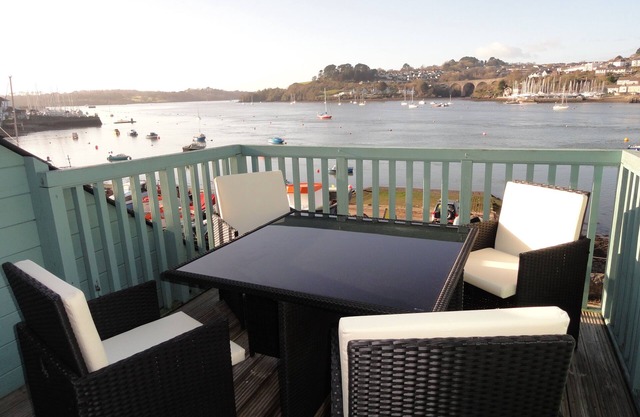Amplia y moderna casa adosada de 4 camas con espectaculares vistas sobre el río Tamar.