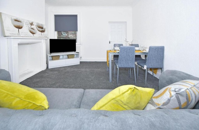 4-Bed Stay in Stoke-on-Trent near Alton Towers