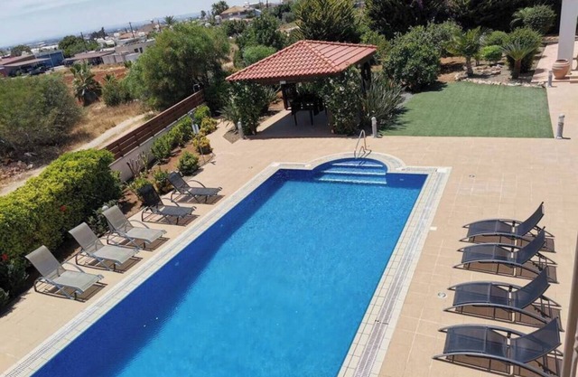 4 bed stunning villa with 11 x 5m pool & orchard