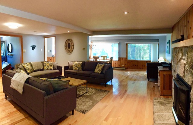 4 Bed-Waterfront "Farm House" on Lake of Bays-Muskoka.