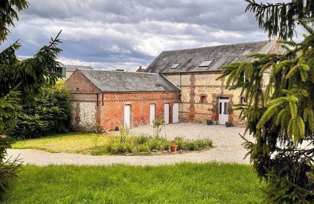 4-bedroom apartment in the countryside between Beauvais (25kms) and Rouen (50kms)