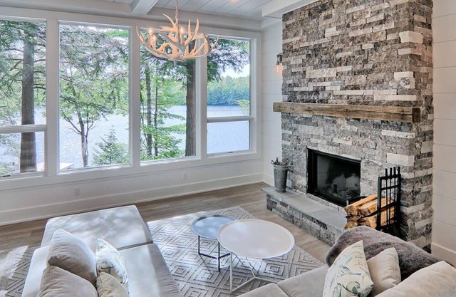 4 bedroom 2 bath island cottage on Lake Joseph! All day sun! Western Exposure!