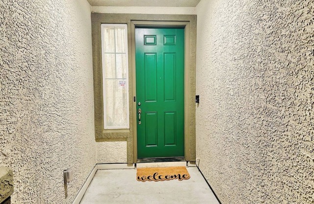 4-Bedroom/2-Bath/Pet OK/Sleeps13