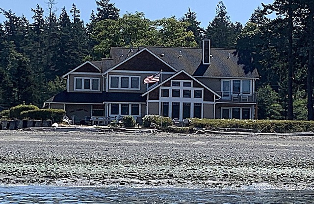 4-bedroom, 3.5-bath beachfront property on beautiful, serene Guemes Island.