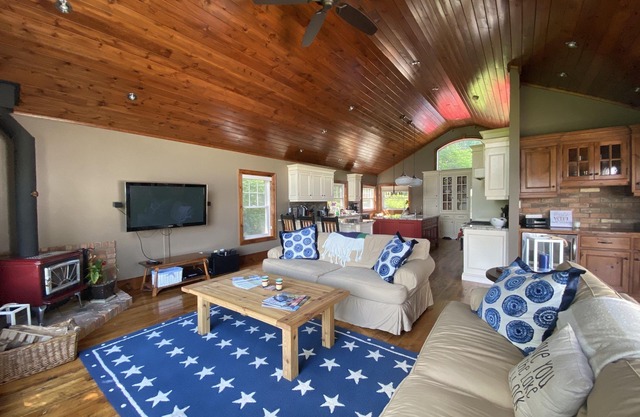 4 Bedroom, 3 bathroom retreat on Lake Rosseau,Muskoka