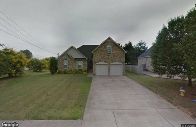 4 bedroom, 3 full bathrooms, Beautiful House 12 minutes from Downtown Nashville.