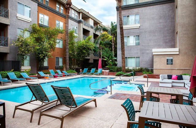 4 Bedroom / 4 Bath Condos in Old Town Scottsdale