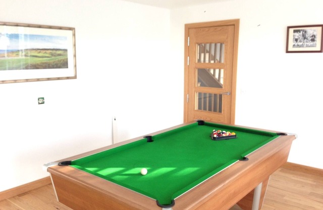 Nueva y espaciosa casa moderna en St Andrews, a 5 minutos a pie del Old Course.