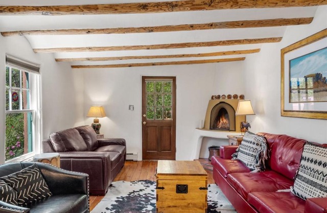 4 Bedroom - 5 Min. Walk to Canyon Road - Mariposa