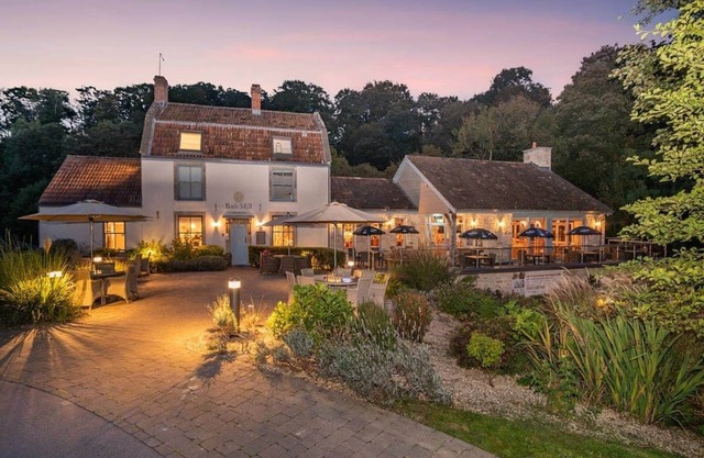 Alojamiento de 4 habitaciones en Newton Saint Loe, Nr Bath