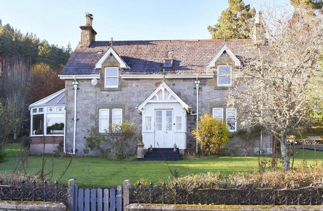 4 bedroom accommodation in Spinningdale, near Dornoch