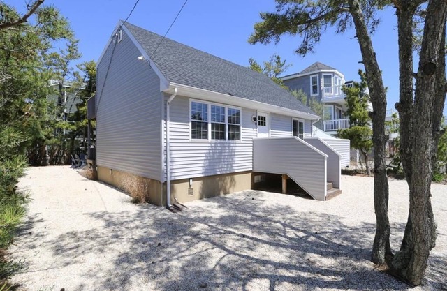 4 bedroom accommodation in Harvey Cedars