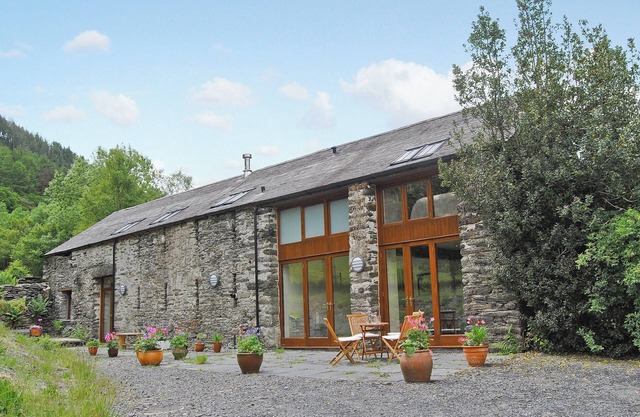Alojamiento de 4 habitaciones en Abergynolwyn