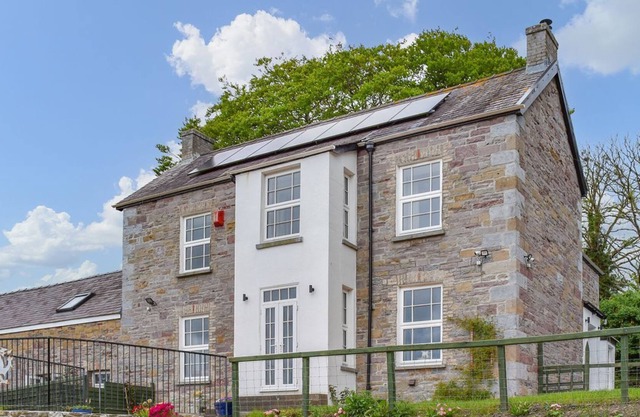 4 bedroom accommodation in Llanddowror