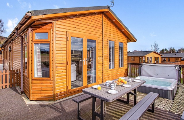 4 bedroom accommodation in Castlewood