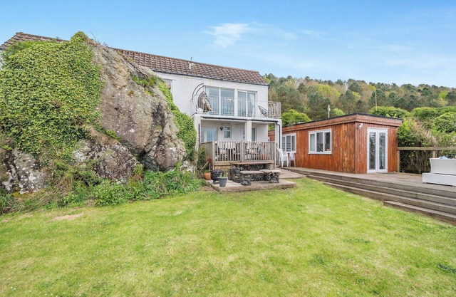 4 bedroom accommodation in Lendalfoot