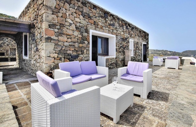 Alojamiento de 4 habitaciones en Pantelleria
