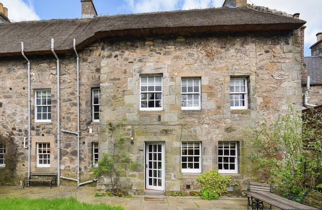 4 bedroom accommodation in Falkland
