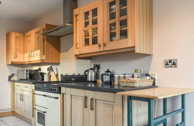 4 bedroom accommodation in Kidwelly